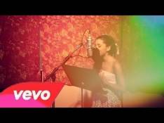 Ariana Grande - Tattooed Heart video